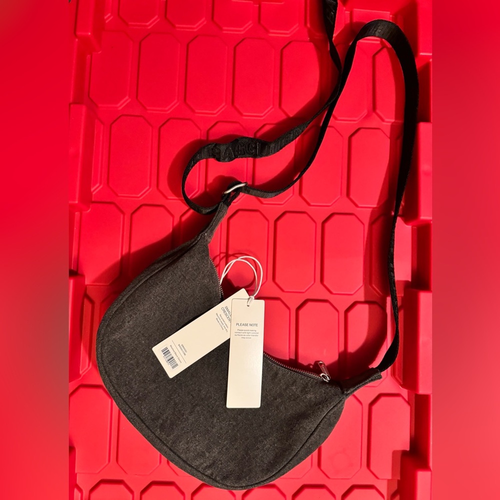 PLEASE READ___NWT BAGGU small denim crescent bag. USED ONCE
